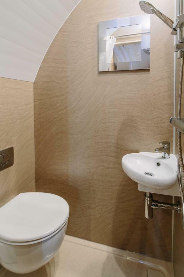 Lupin Glamping Pod Hotel Cheltenham Kültér fotó